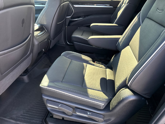 Used 2025 Cadillac Escalade ESV Sport w/ Touring Package AWD/4WD image 17