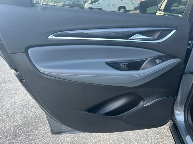 Used 2018 Buick Enclave Essence AWD/4WD image 31