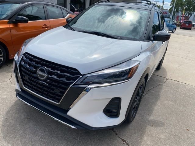 Certified 2023 Nissan Kicks SR w/ SR Premium Package FWD image 8