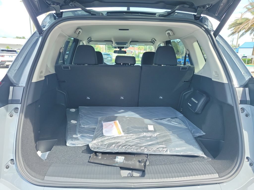 Used 2026 Nissan Rogue SV FWD image 11