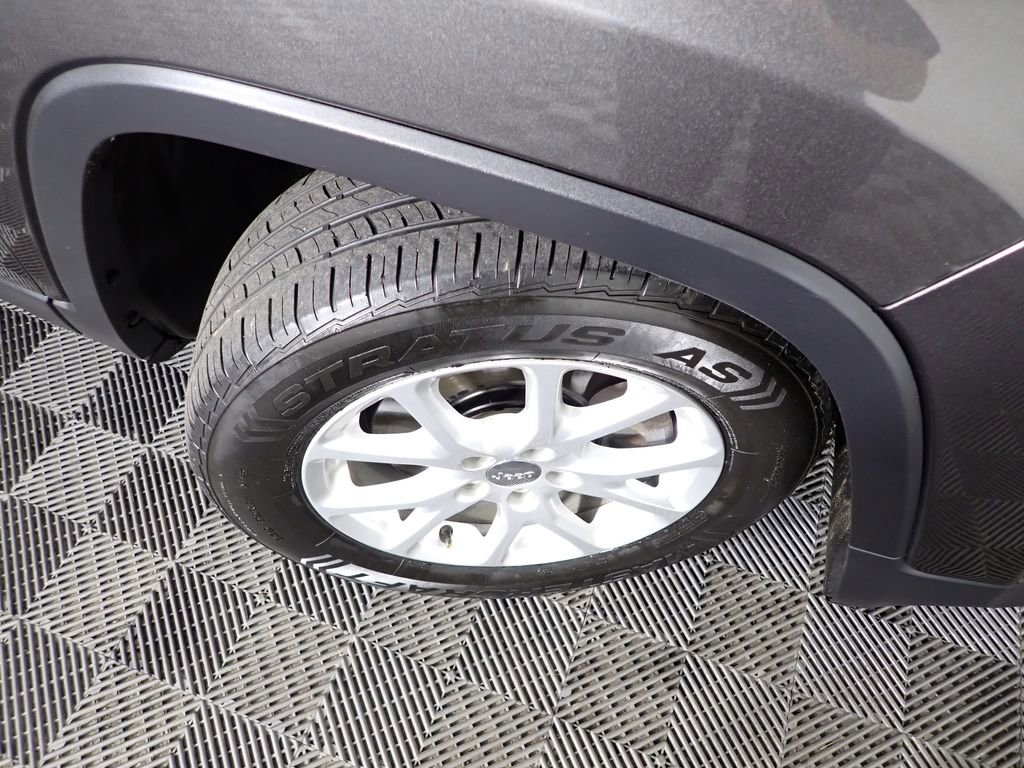 Used 2014 Jeep Cherokee Latitude w/ Cold Weather Group image 33