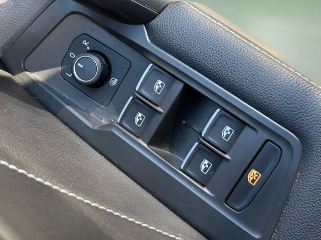 Used 2022 Volkswagen Tiguan SE R-Line image 11
