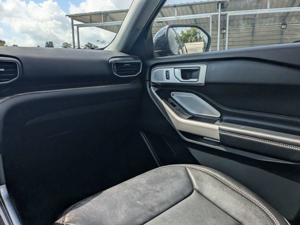 Used 2024 Ford Explorer Limited w/ Limited Technology Package RWD image 17