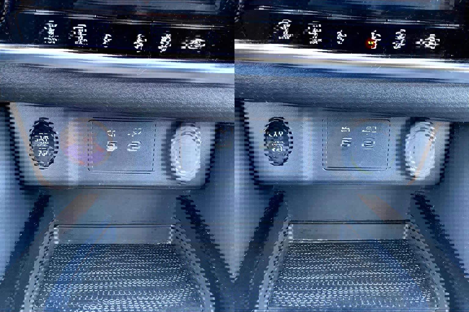 Used 2024 Nissan Rogue SV image 35