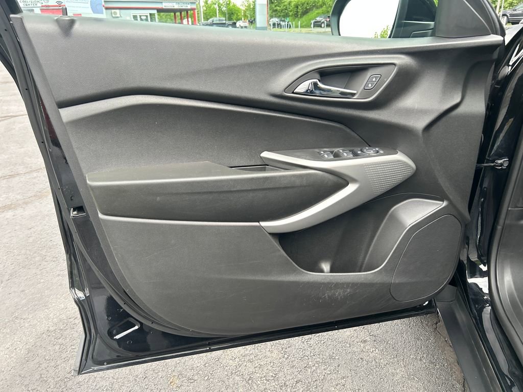 Used 2024 Chevrolet Trax RS FWD image 19