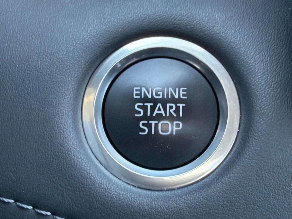 Certified 2025 Toyota Highlander XLE image 21