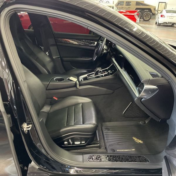 Used 2020 Porsche Panamera image 6