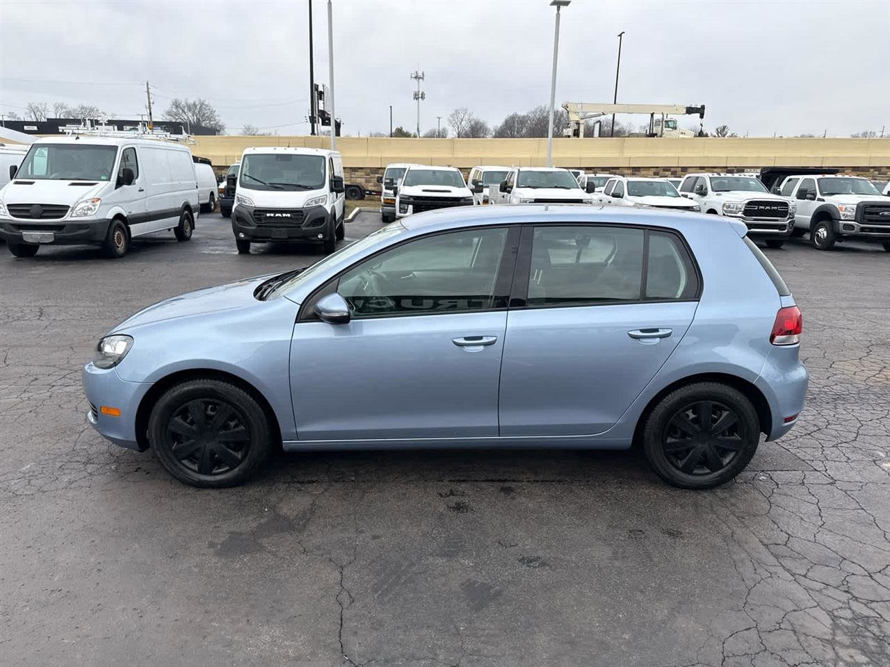 Used 2011 Volkswagen Golf 4-Door image 5