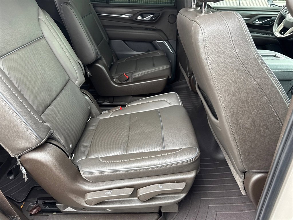 Used 2021 GMC Yukon Denali w/ Denali Premium Package image 16