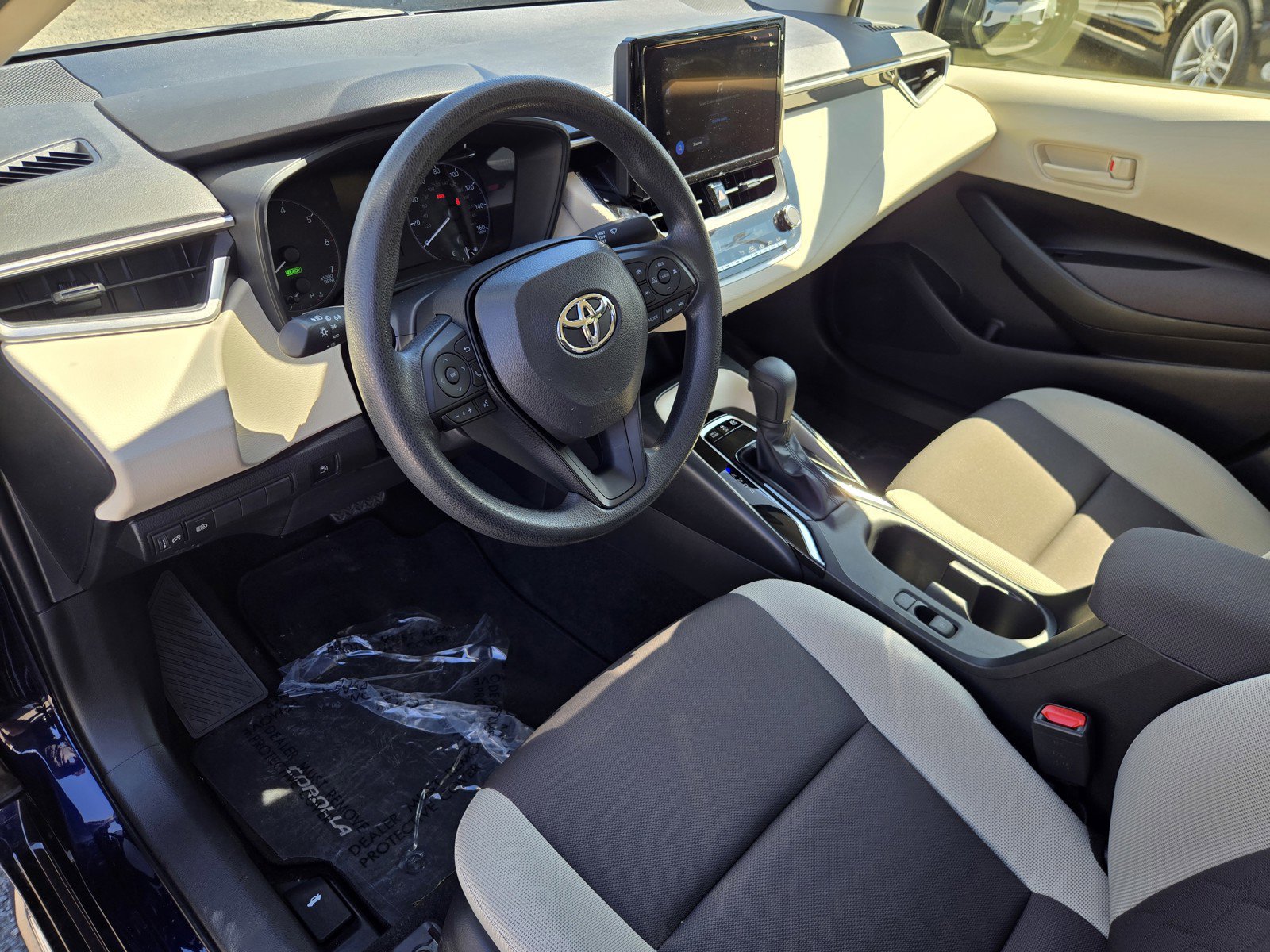 Used 2023 Toyota Corolla LE image 10