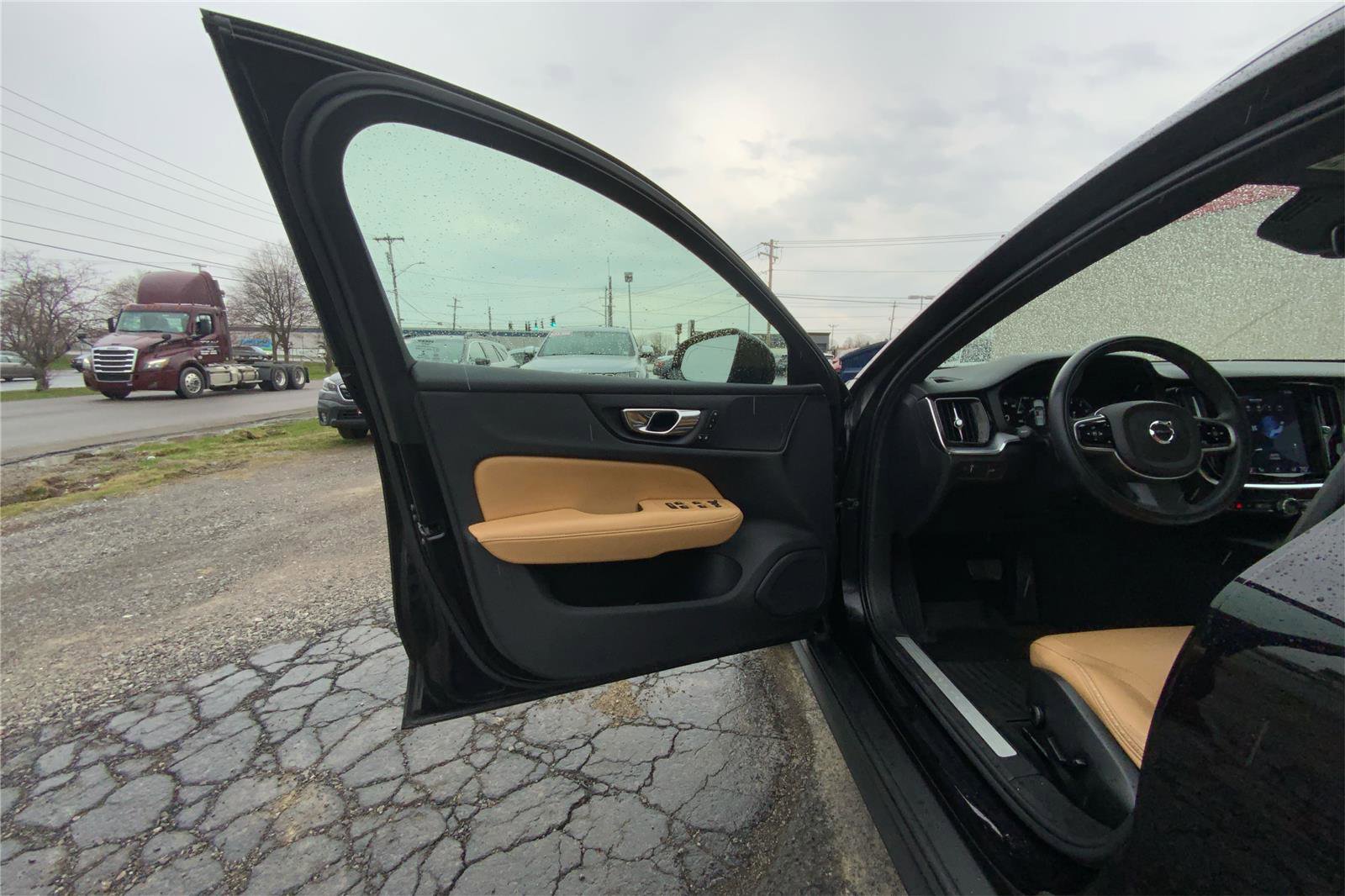 Used 2020 Volvo V60 T5 Cross Country w/ Protection Package Premier image 19