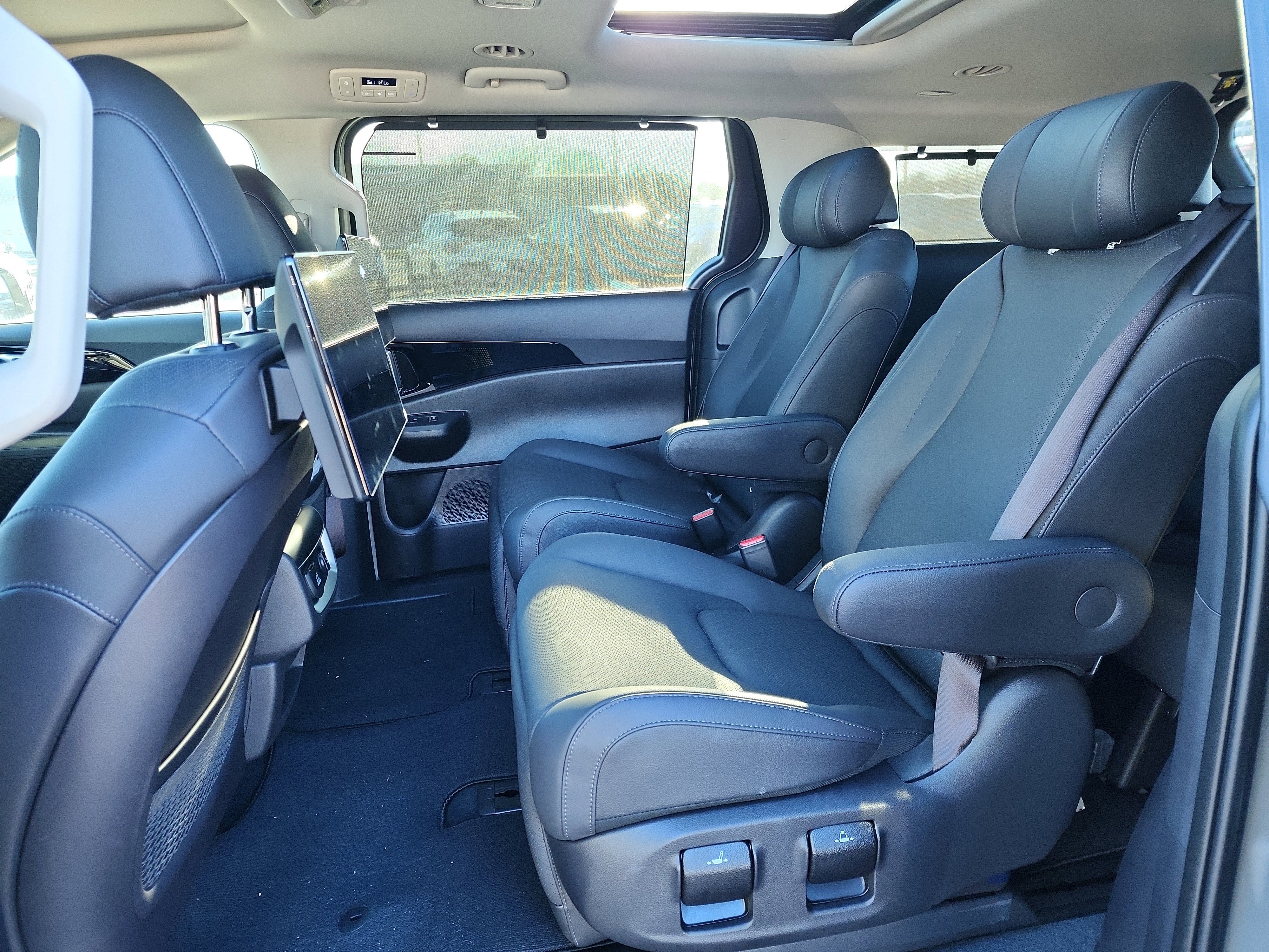 New 2025 Kia Carnival SX Prestige image 6