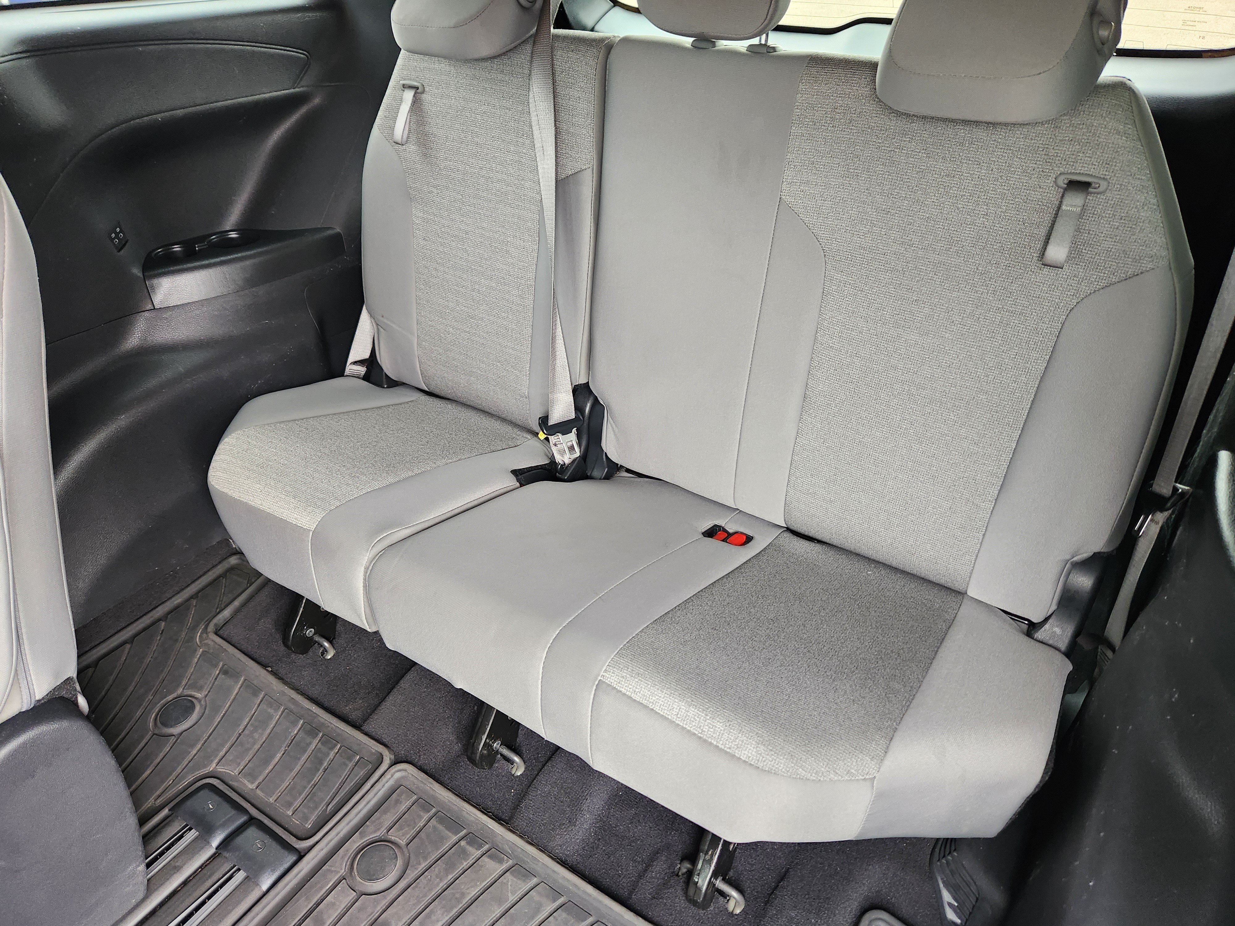 Used 2025 Toyota Sienna LE w/ LE Plus Package AWD/4WD image 20