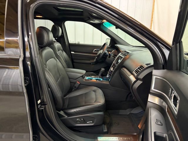 Used 2017 Ford Explorer Limited w/ Equipment Group 301A FWD image 31