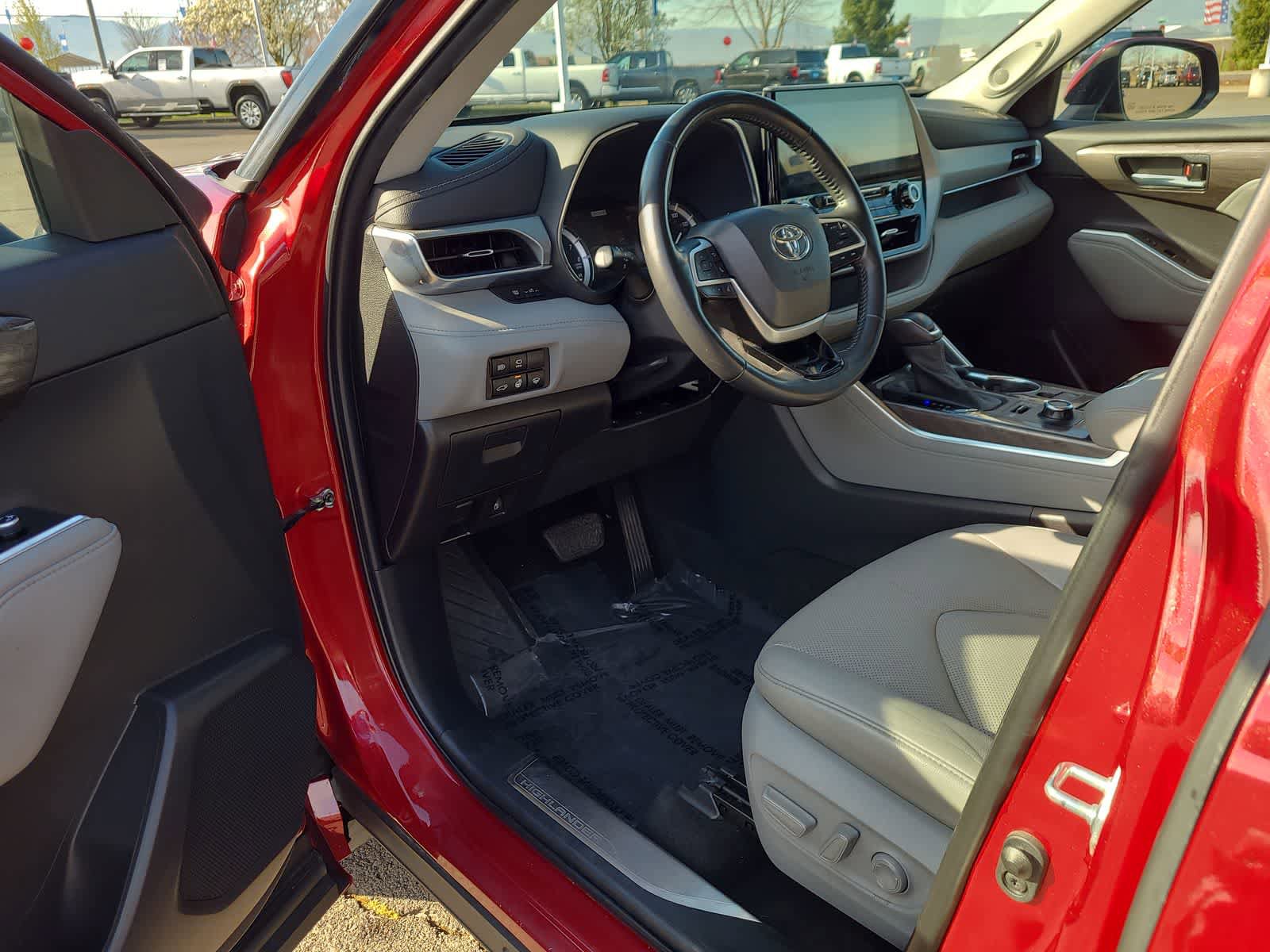 Used 2022 Toyota Highlander Platinum AWD/4WD image 10
