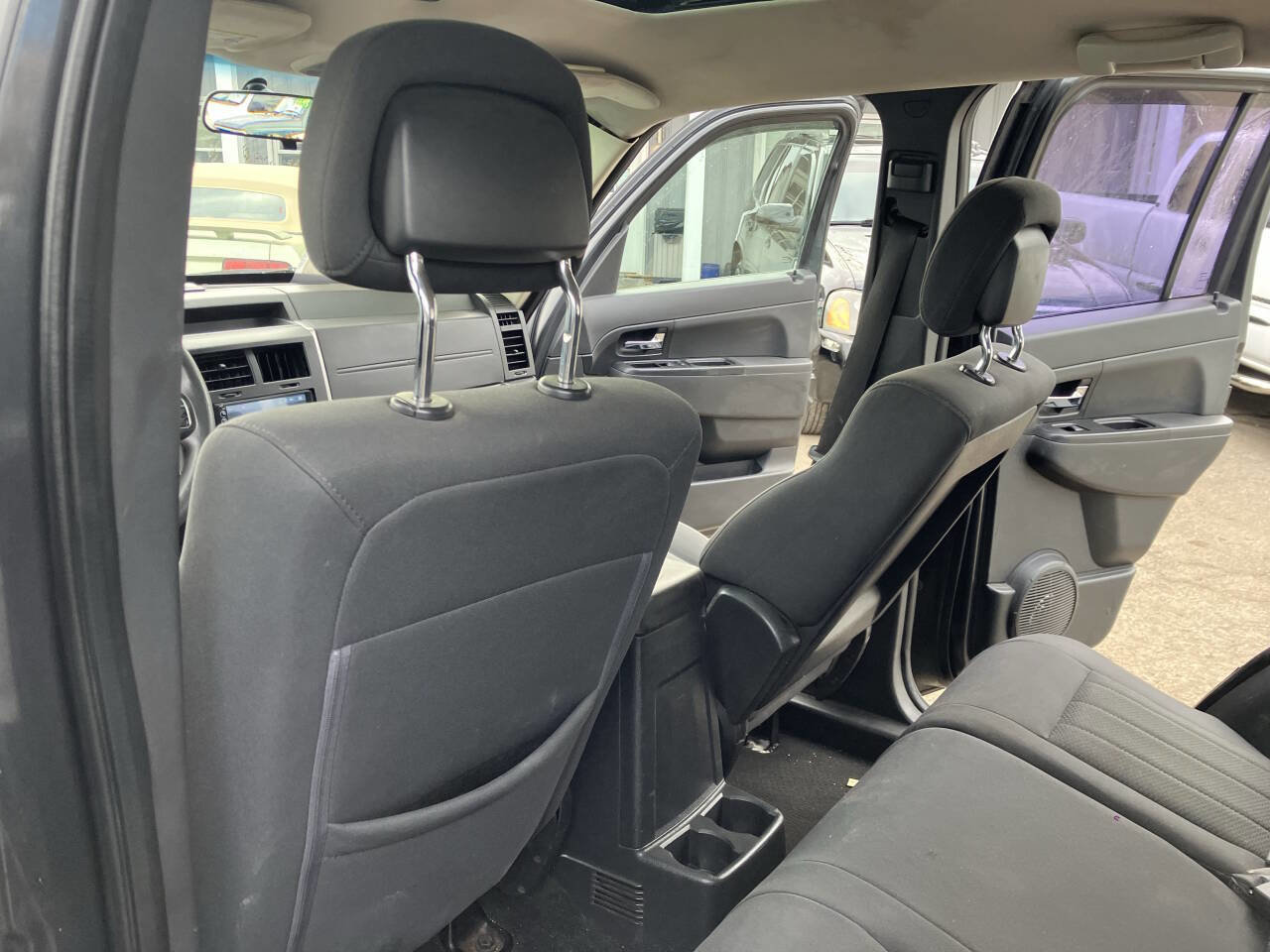 Used 2011 Jeep Liberty Sport image 28