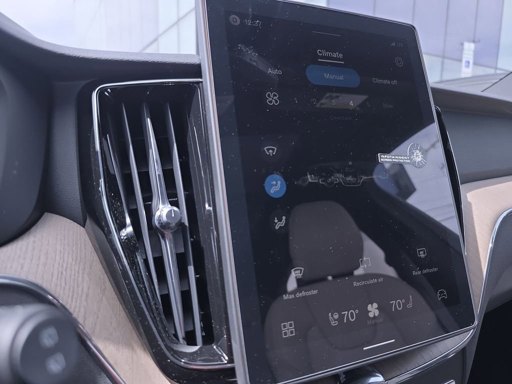 New 2026 Volvo XC60 B5 Core w/ Climate Package image 21