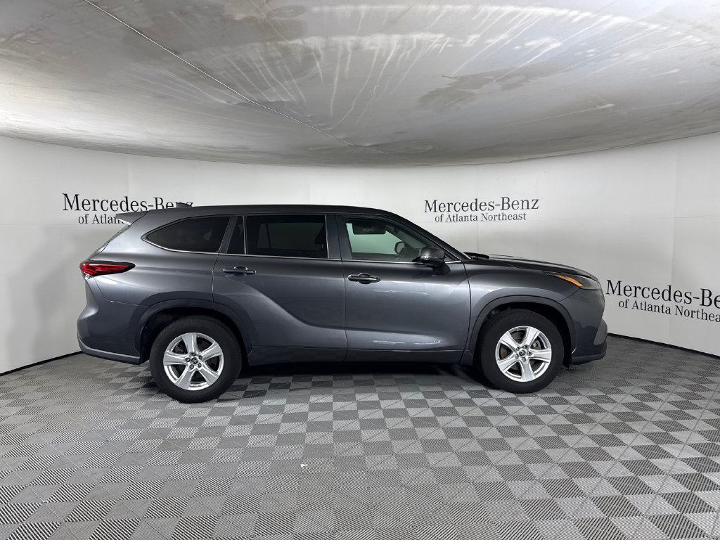 Used 2023 Toyota Highlander LE FWD image 8