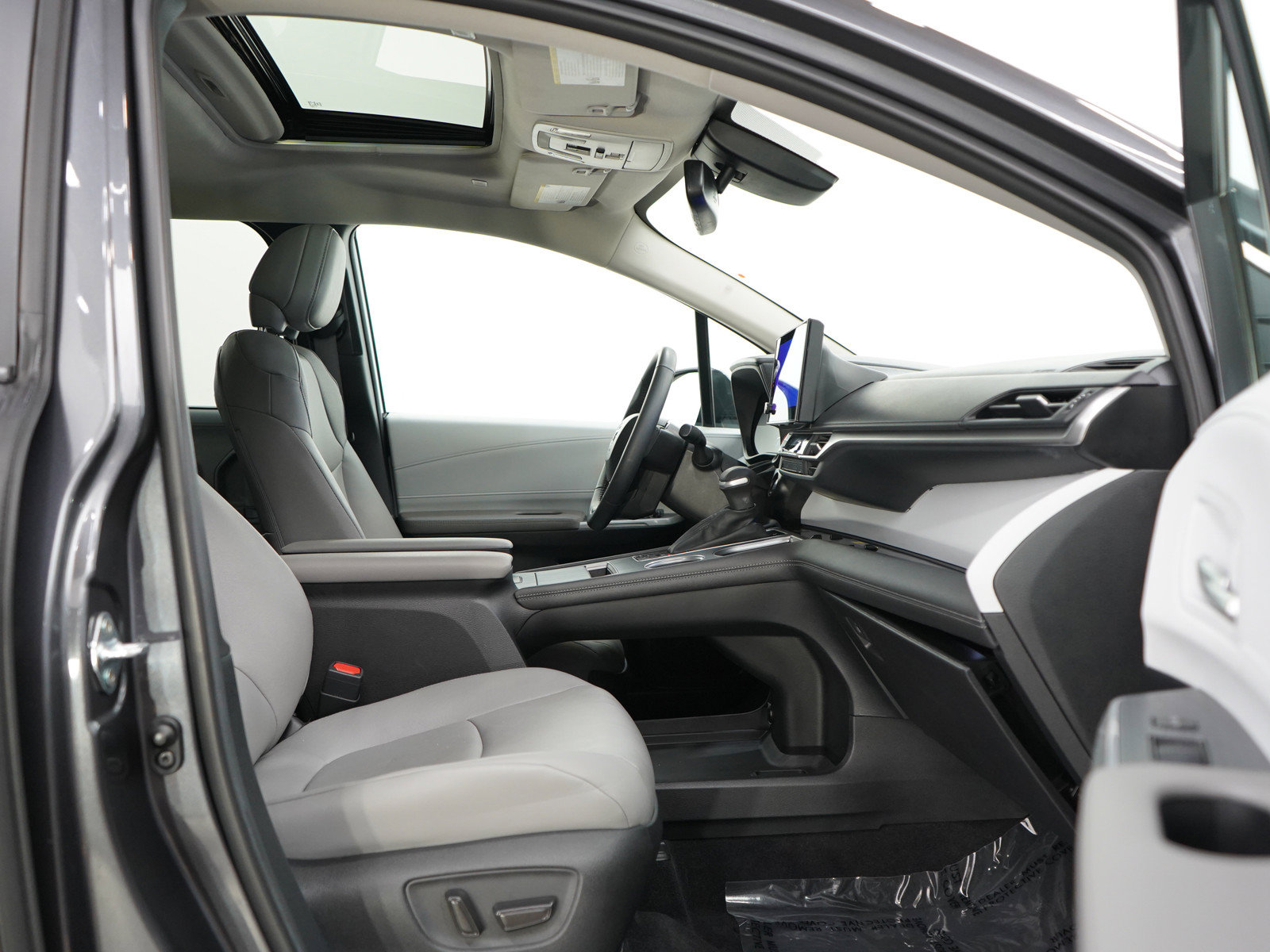 Used 2025 Toyota Sienna XLE AWD/4WD image 12