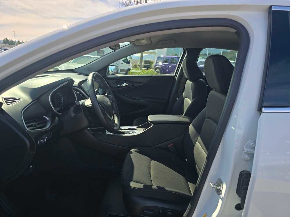 Used 2024 Chevrolet Malibu LT w/ Sport Edition image 9