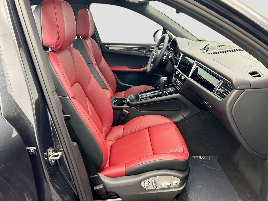 Used 2026 Porsche Macan AWD/4WD image 22