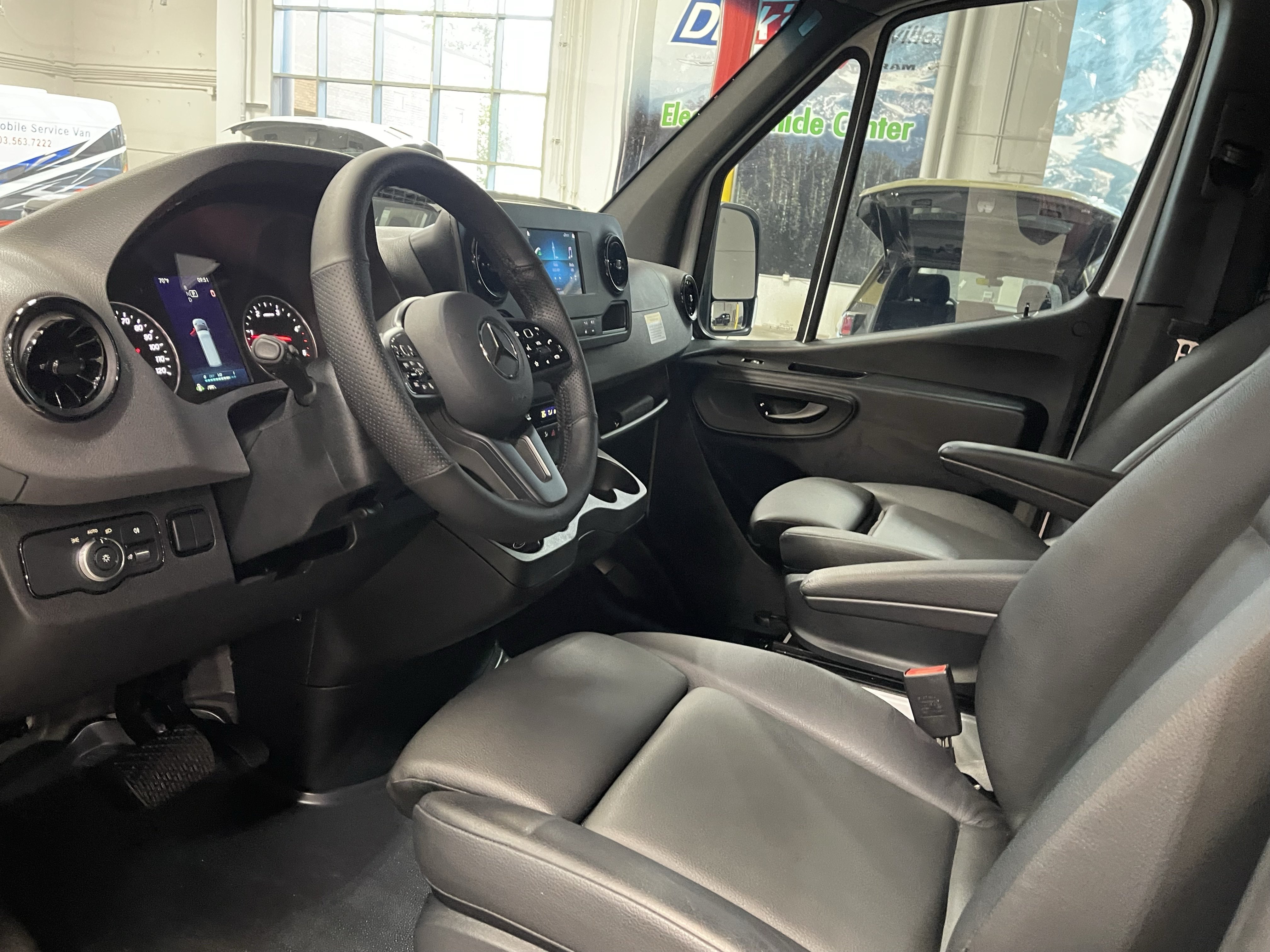 Used 2024 Mercedes-Benz Sprinter 2500 image 12