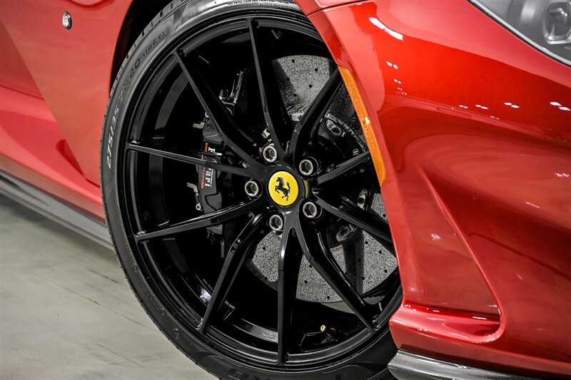 Used 2020 Ferrari 812 Superfast RWD image 3
