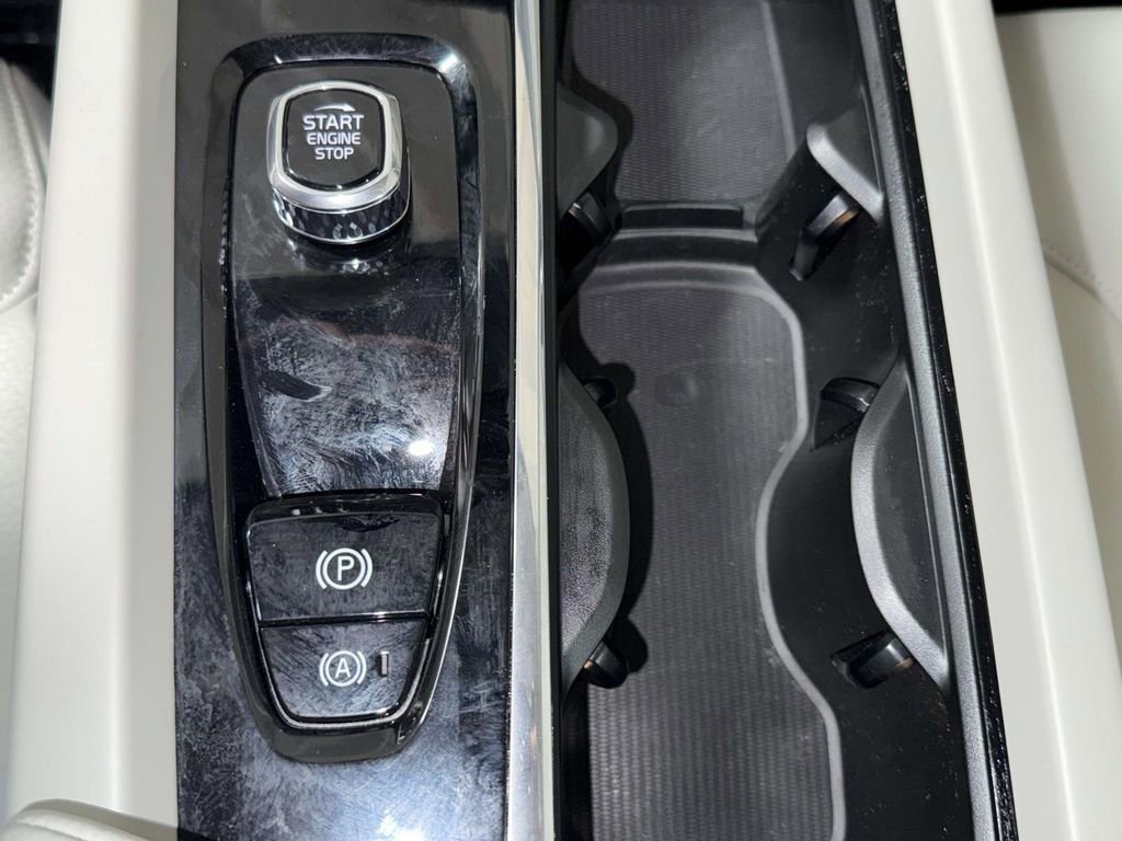 Used 2025 Volvo S60 B5 Plus AWD/4WD image 22