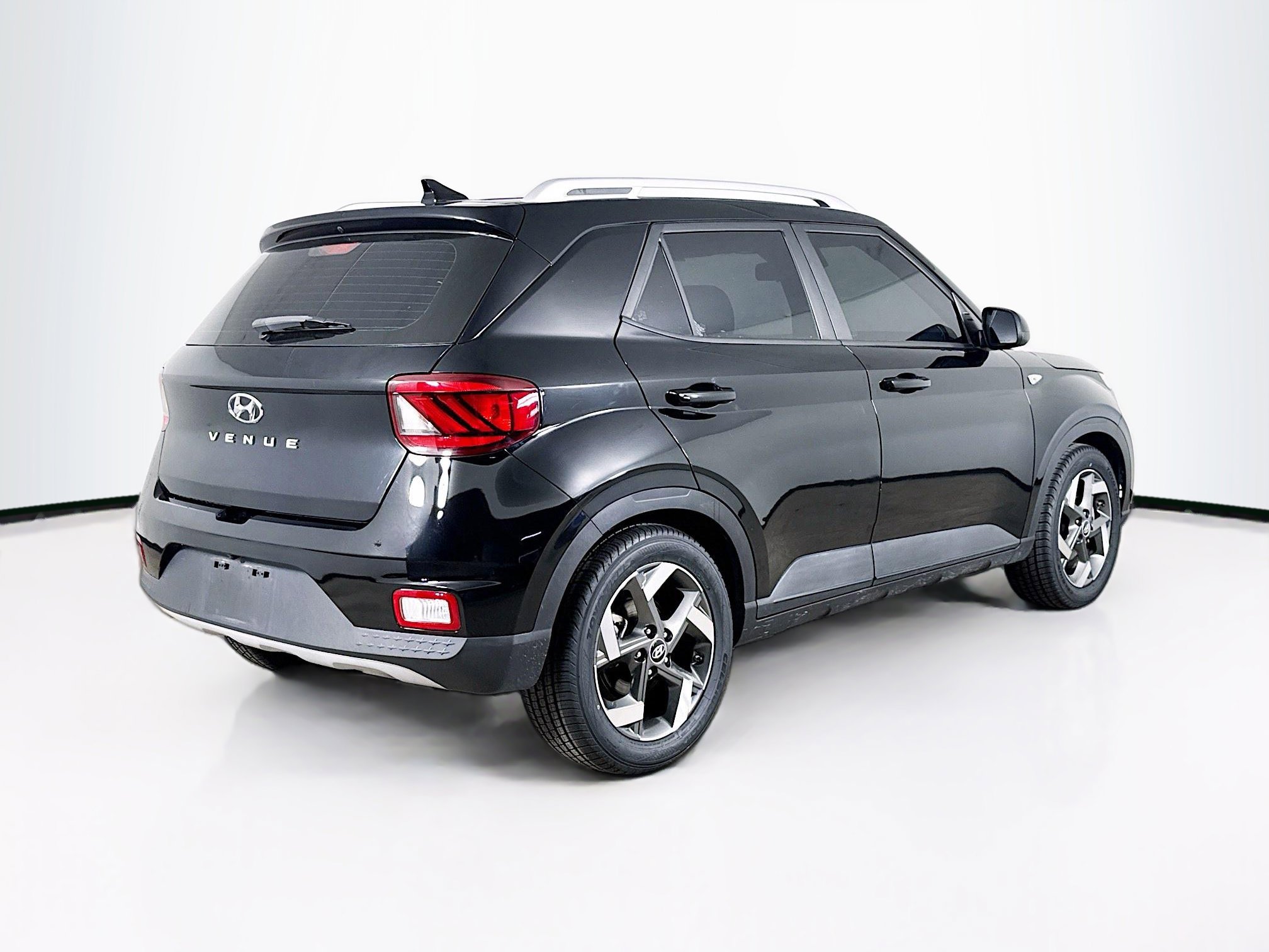 Used 2022 Hyundai Venue SEL w/ Cargo Package image 31