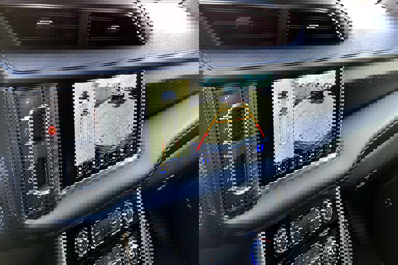 Used 2022 GMC Yukon XL Denali image 29