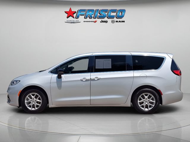 Used 2024 Chrysler Pacifica Touring-L FWD image 4