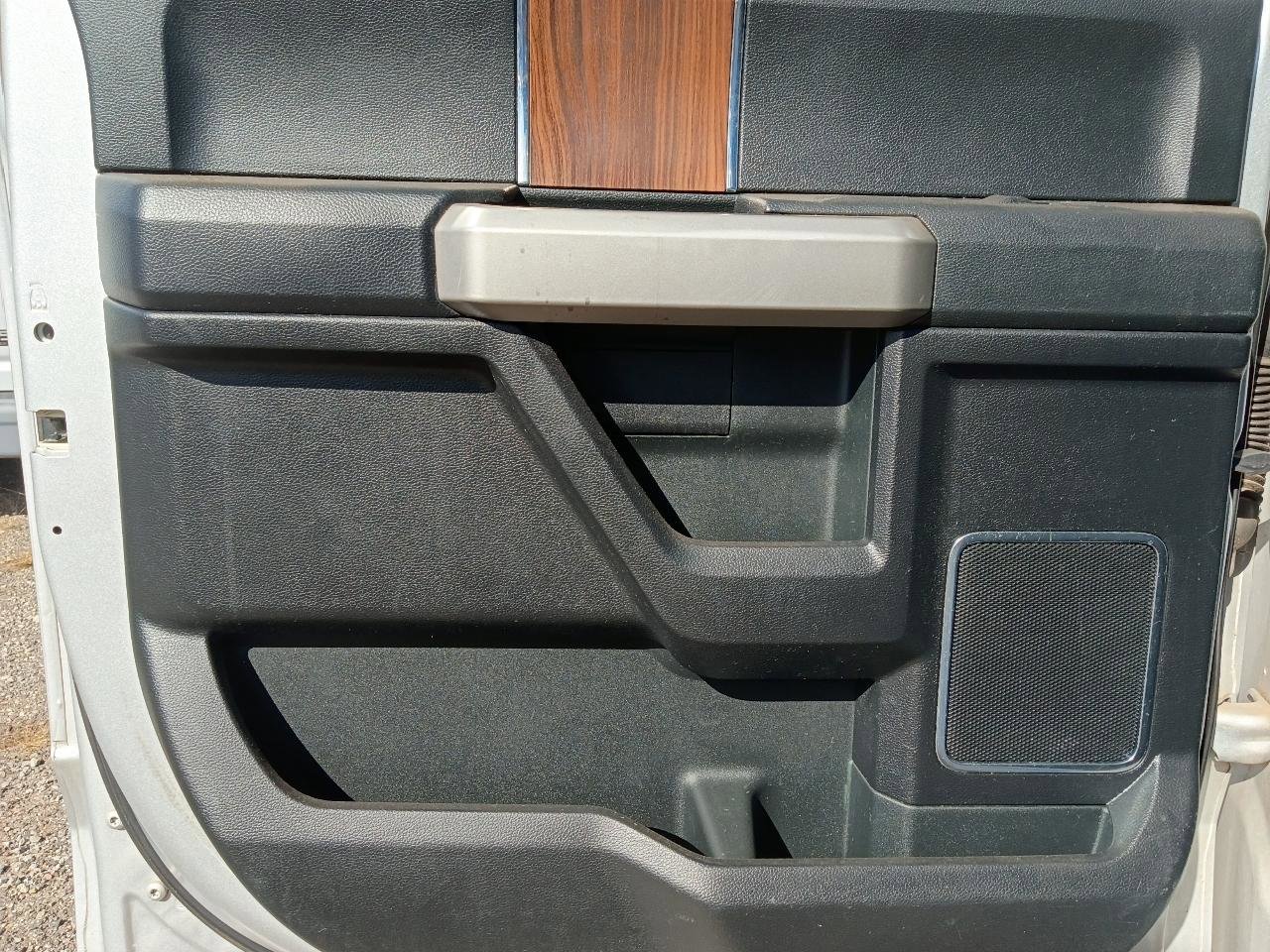 Used 2015 Ford F150 Lariat image 22