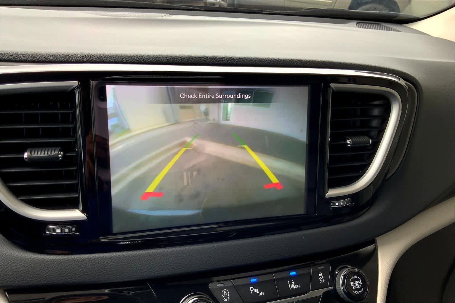 Used 2023 Chrysler Pacifica Touring-L FWD image 26