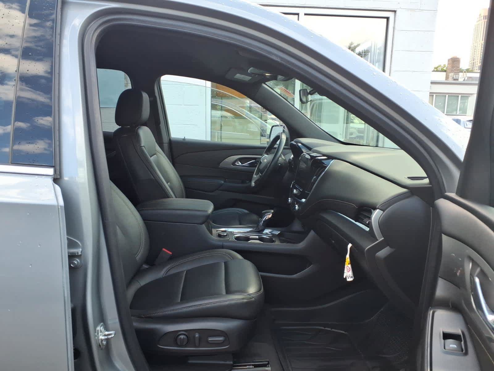 Certified 2023 Chevrolet Traverse LT w/ LPO, Floor Liner Package AWD/4WD image 21