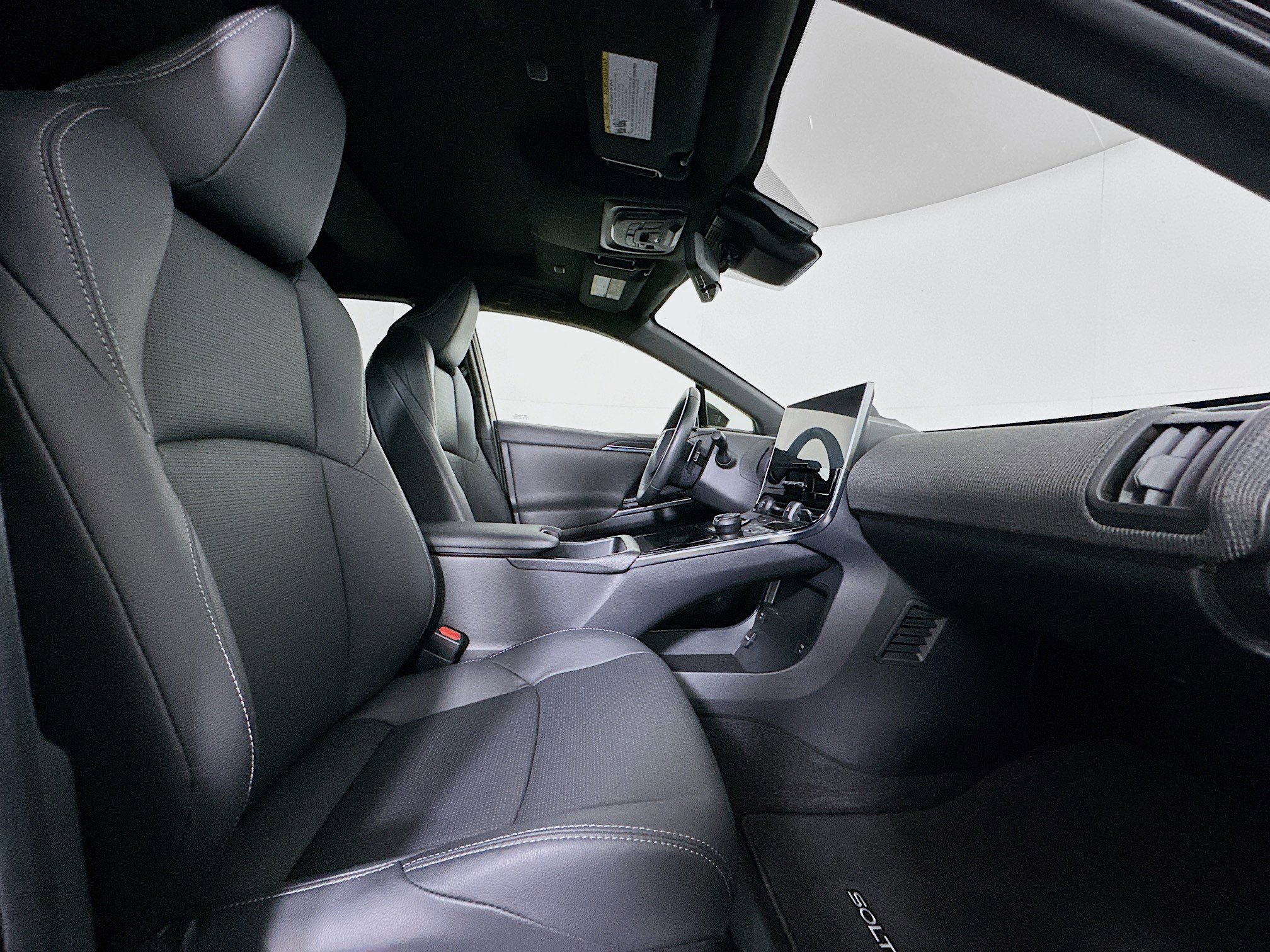 Used 2023 Subaru Solterra AWD image 32