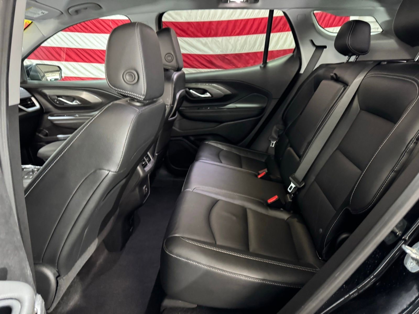 Used 2023 GMC Terrain SLT image 12