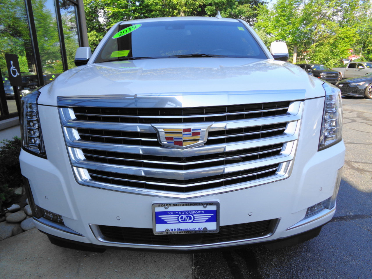 Used 2019 Cadillac Escalade ESV Platinum image 2