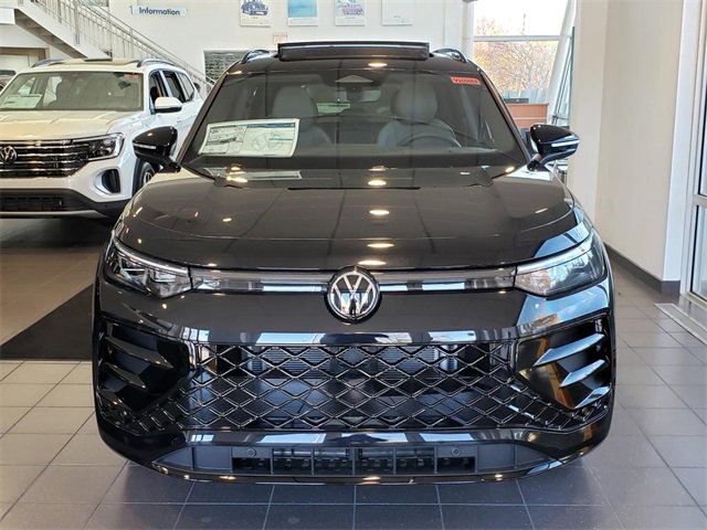 New 2026 Volkswagen Tiguan SE R-Line image 2