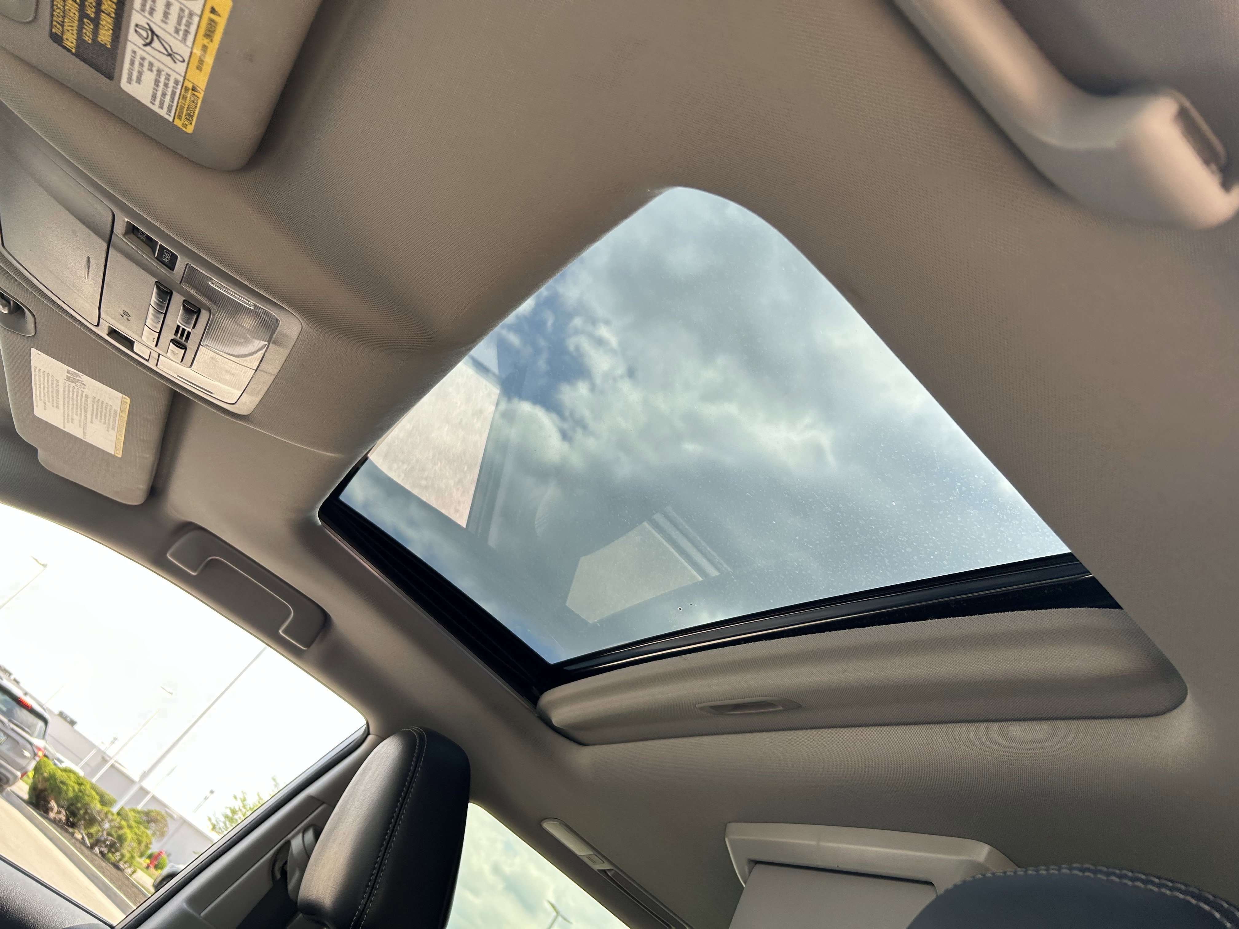 Used 2017 Toyota Highlander SE AWD/4WD image 23