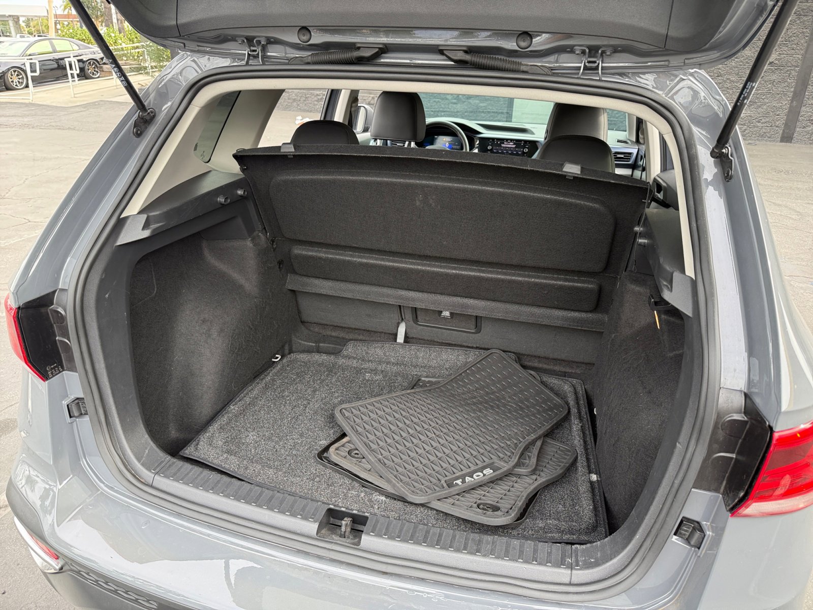 Used 2022 Volkswagen Taos SE w/ Panoramic Sunroof Package image 20