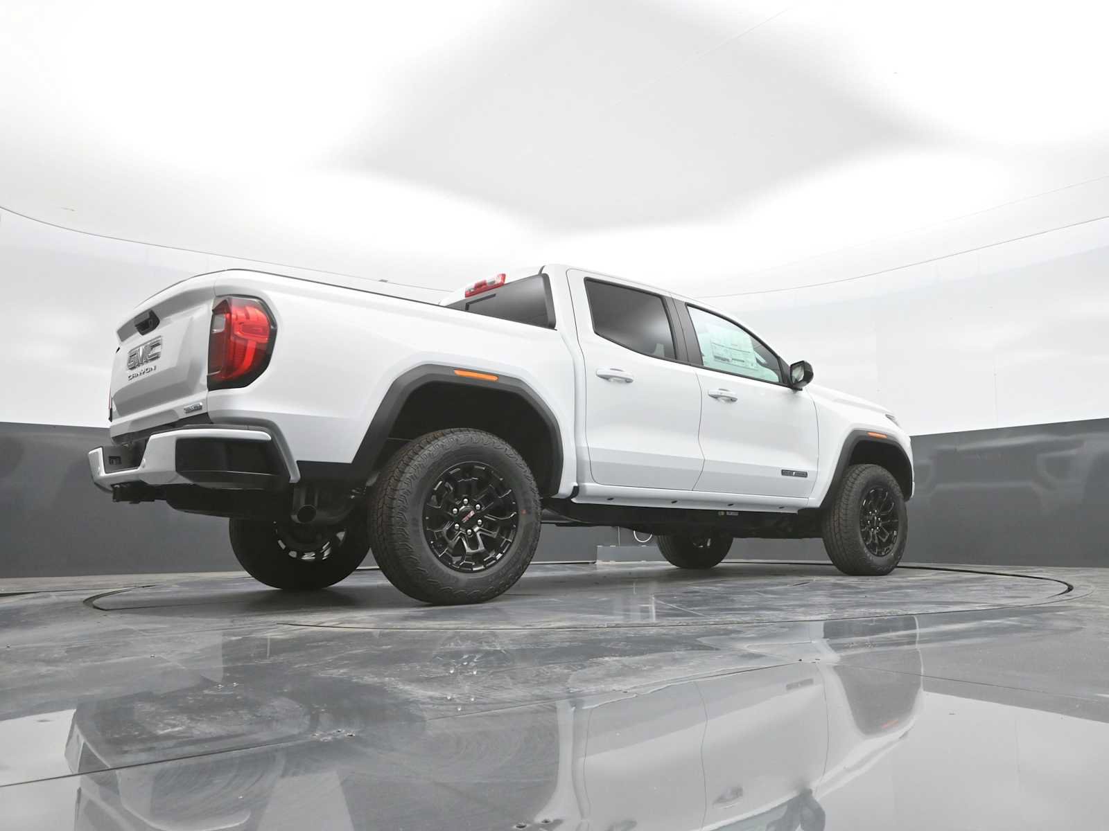 New 2026 GMC Canyon Elevation w/ Convenience Package RWD image 40