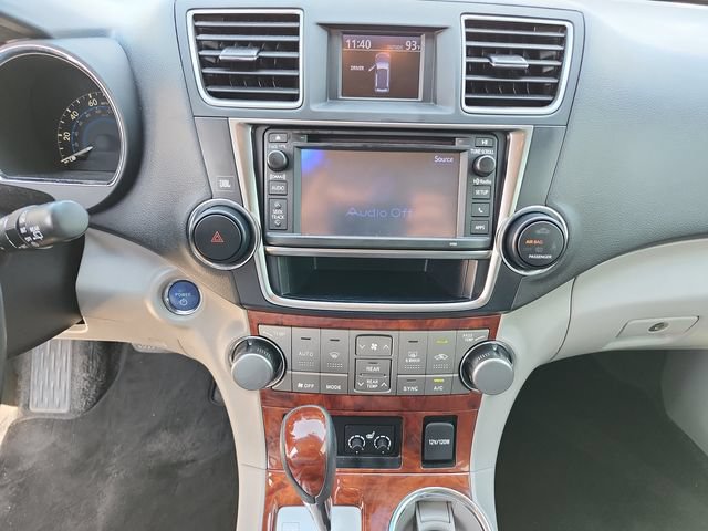 Used 2013 Toyota Highlander Limited AWD/4WD image 28