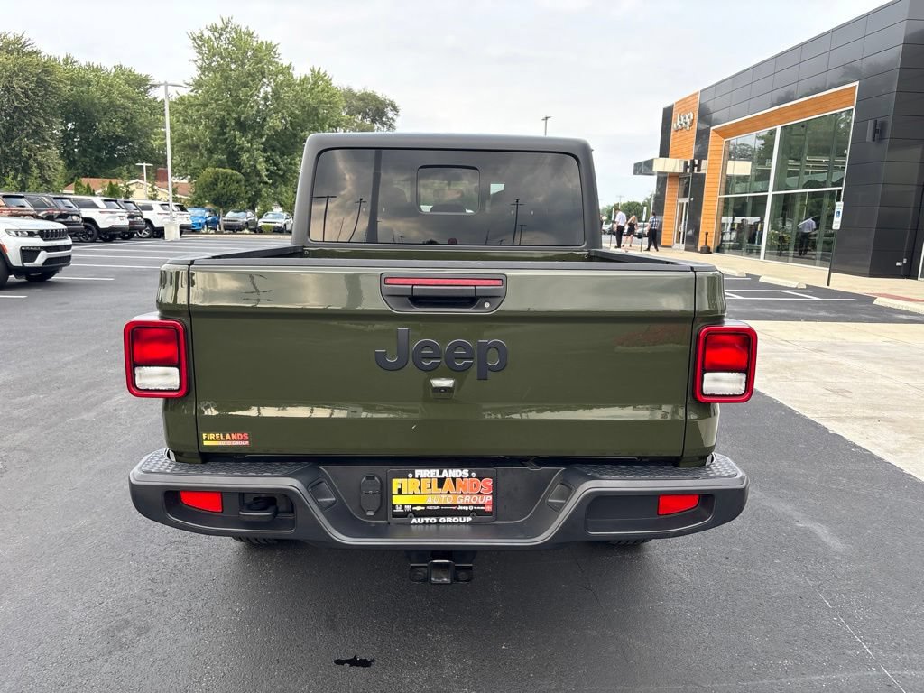 Used 2022 Jeep Gladiator Sport AWD/4WD image 4