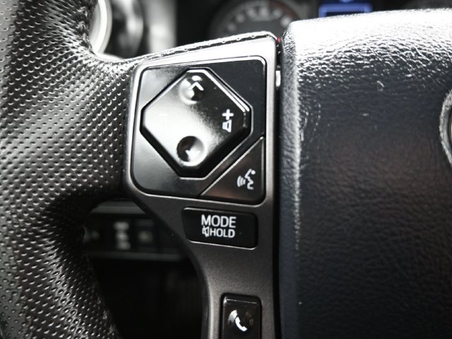 Used 2019 Toyota Tacoma TRD Sport AWD/4WD image 17