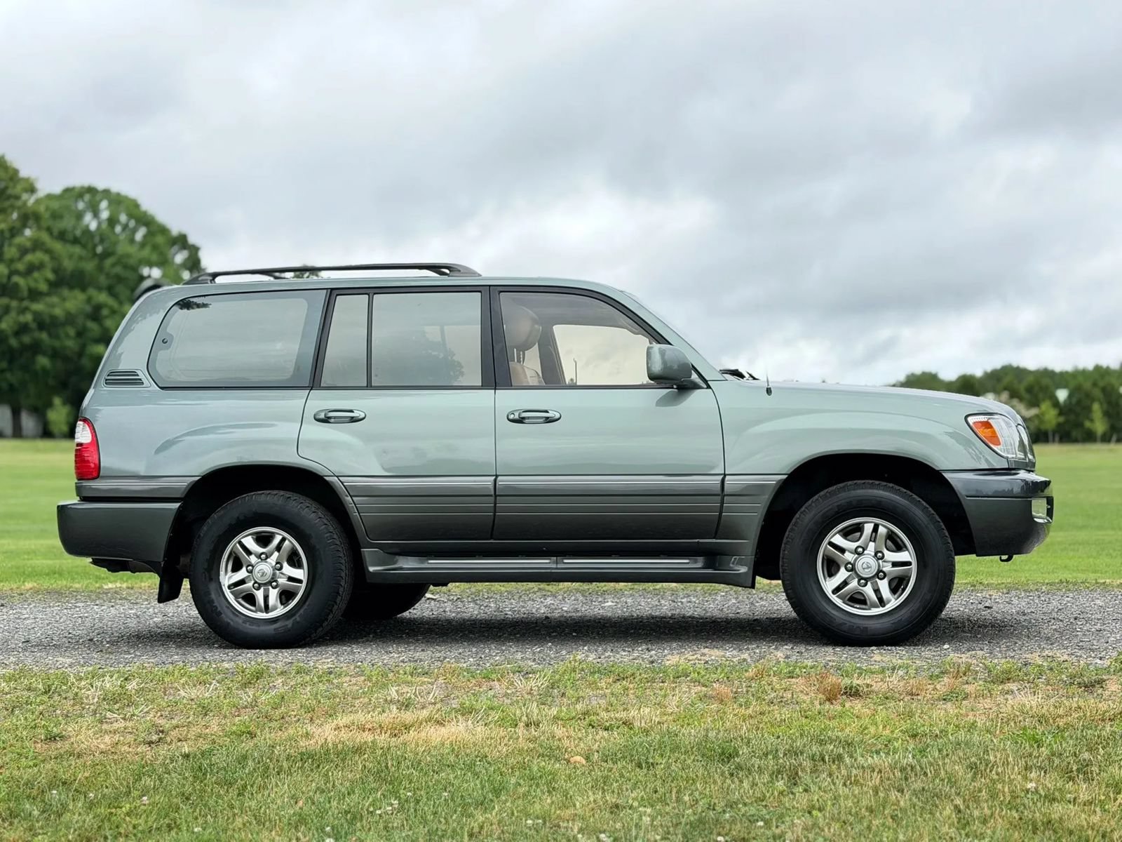 Used 2001 Lexus LX 470 4WD image 9