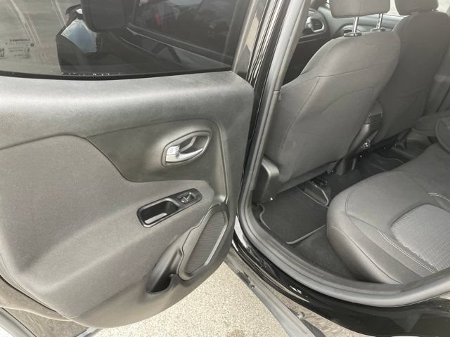 Used 2021 Jeep Renegade Latitude AWD/4WD image 55