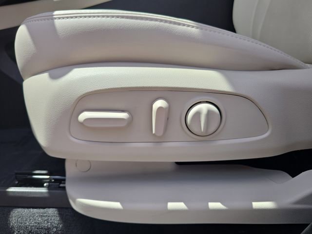 Certified 2023 Buick Enclave Essence image 19