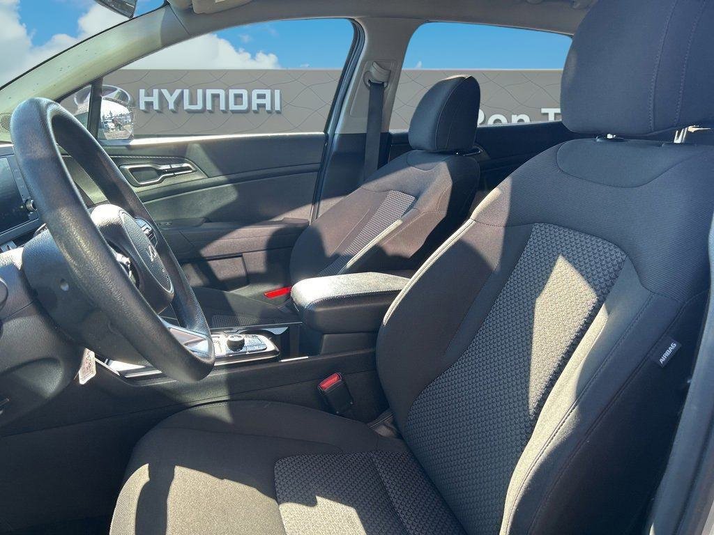 Used 2023 Kia Sportage LX image 9