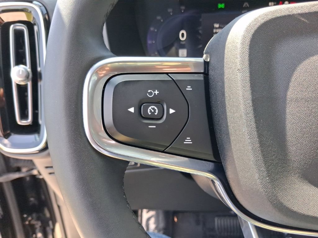 Used 2023 Volvo XC40 B5 Plus w/ Climate Package image 19