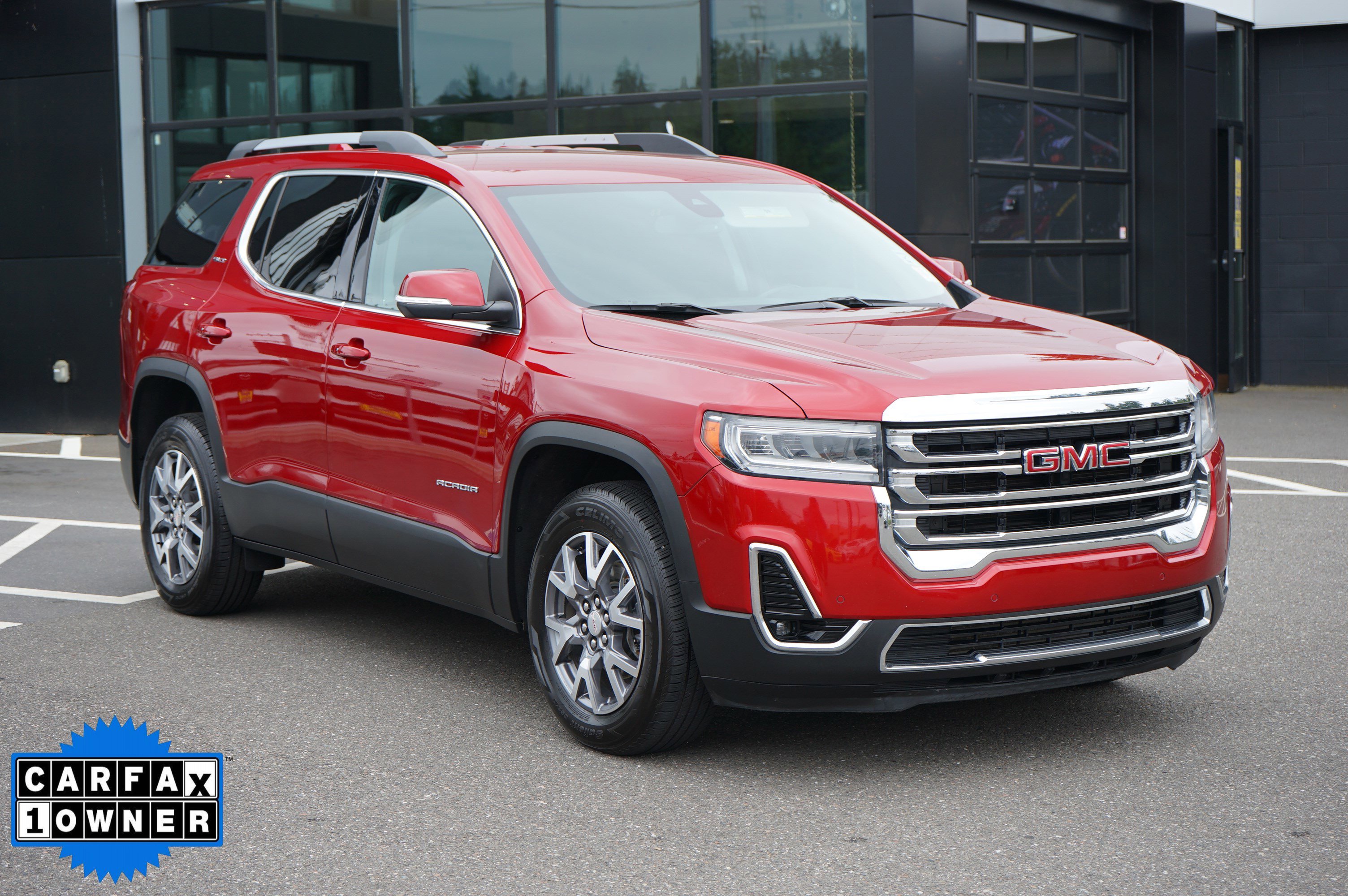 Used 2023 GMC Acadia SLT image 1